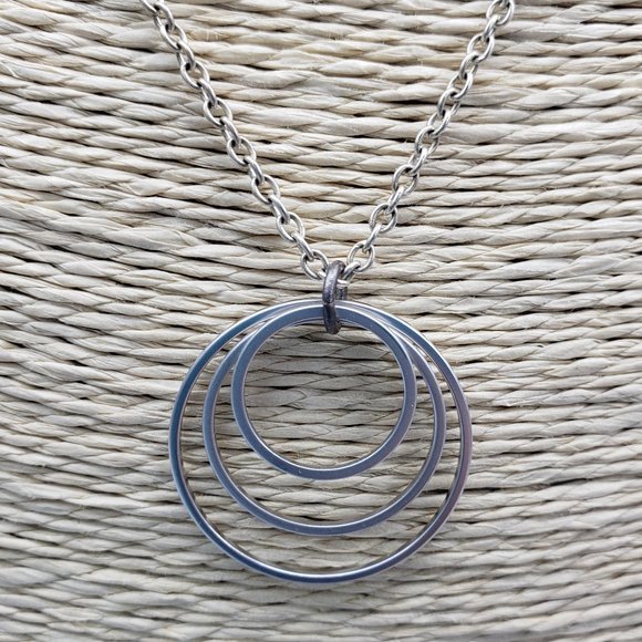 Three Circle Necklace and Earring Set - Picture 5 of 8